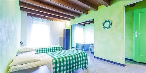 Sleep Easy Hostel Verona Hotel